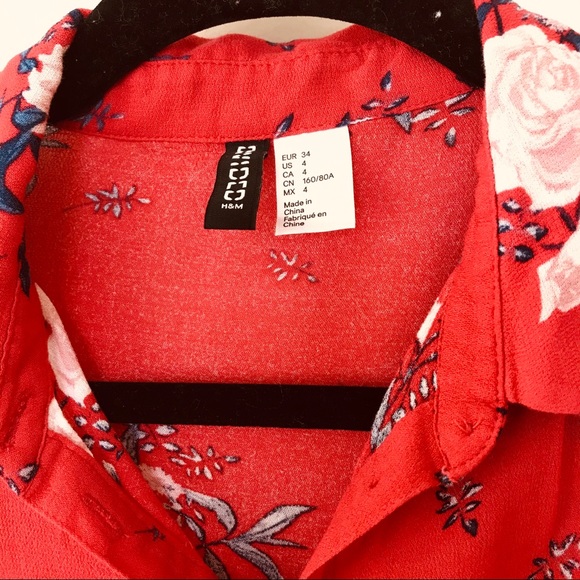 Fun Red Floral buttondown Blouse - Picture 4 of 6